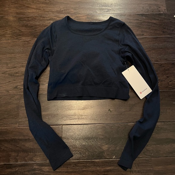 lululemon top - Picture 2 of 4